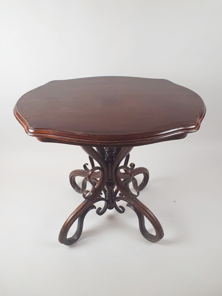 Thonet pedestal table in curved and stained beech, circa 1920