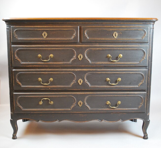 Transitional style chest of drawers