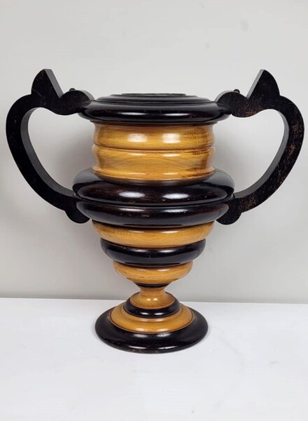 Turned wooden vase in 2 colors