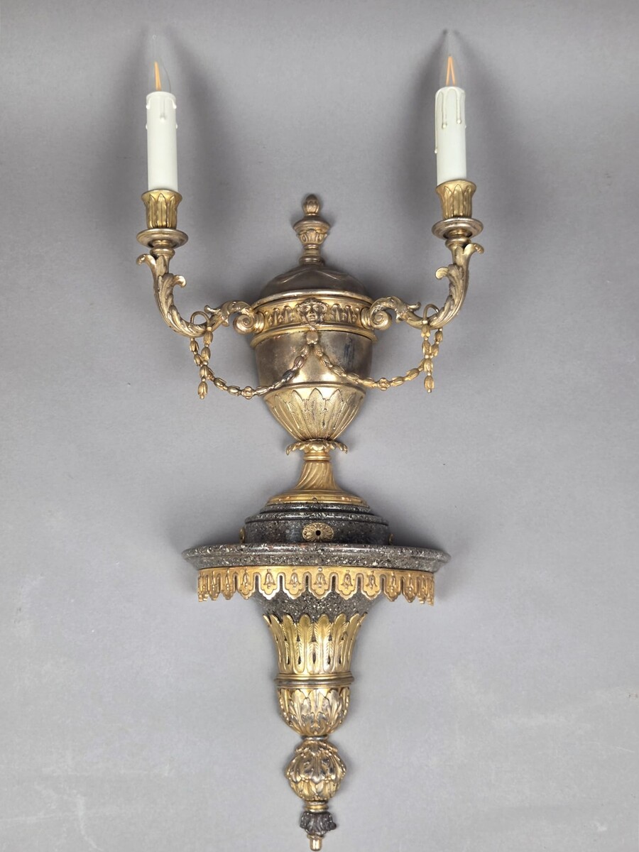 Wall lamp in bronze and brass and painted wood