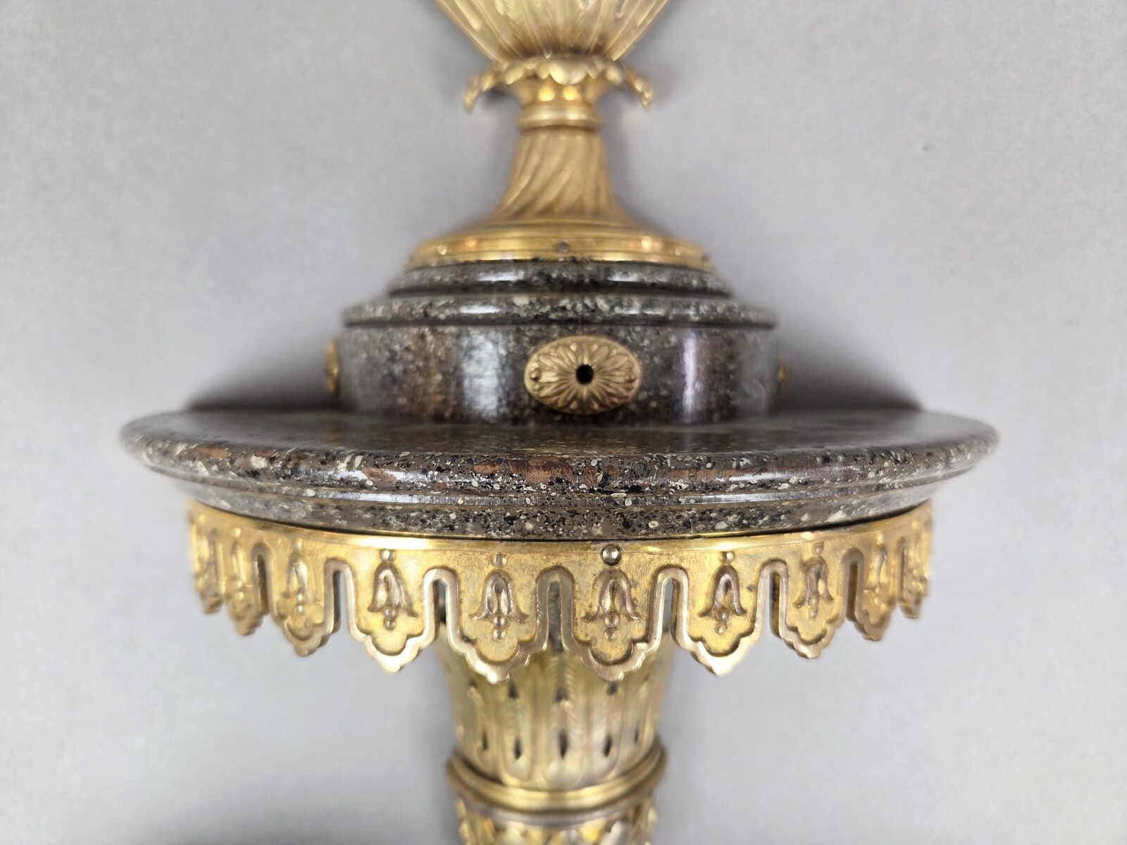 Wall lamp in bronze and brass and painted wood
