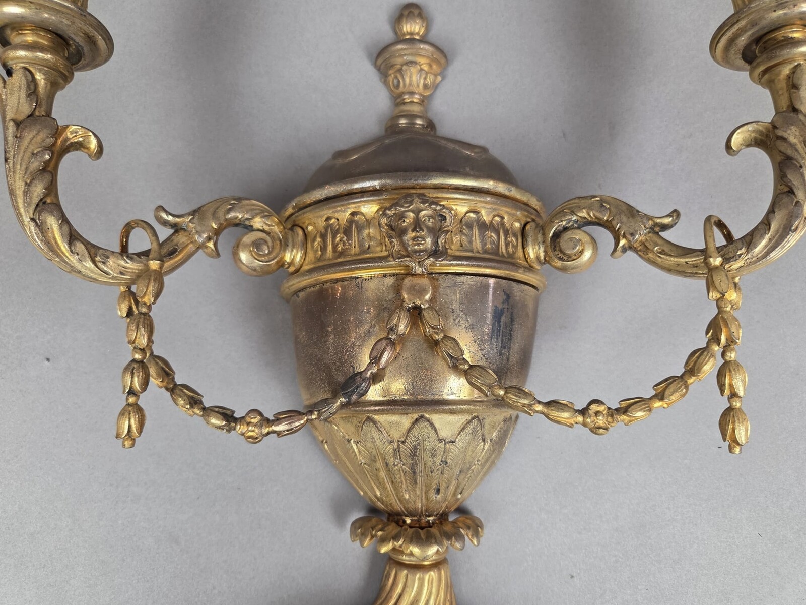 Wall lamp in bronze and brass and painted wood