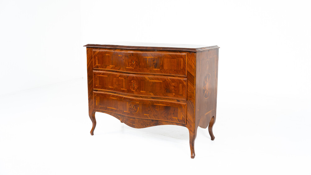 Wooden chest of drawers, Italy, 18th century
